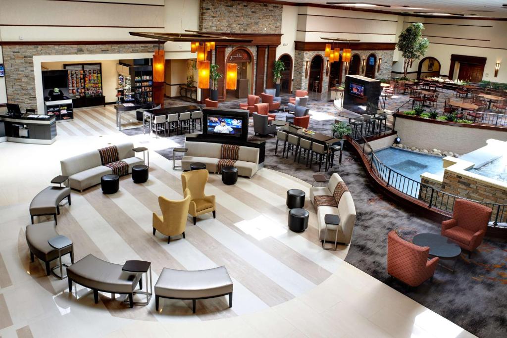 DoubleTree by Hilton Dearborn photo 4