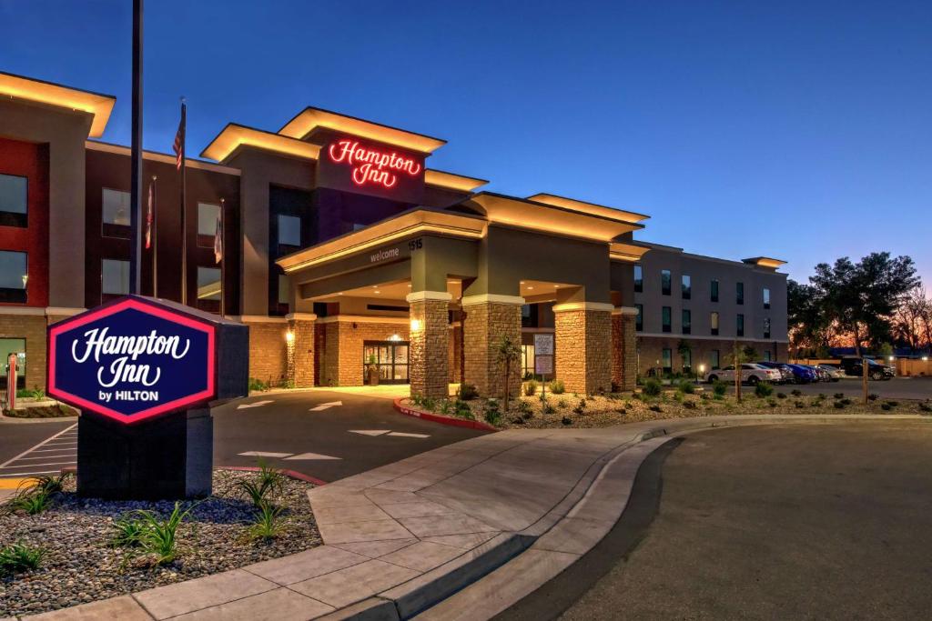 Hampton Inn Fresno Airport image