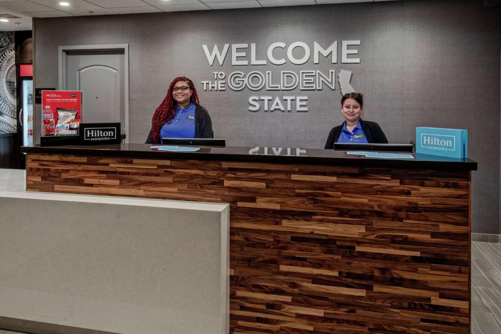 Hampton Inn Fresno Airport photo 3
