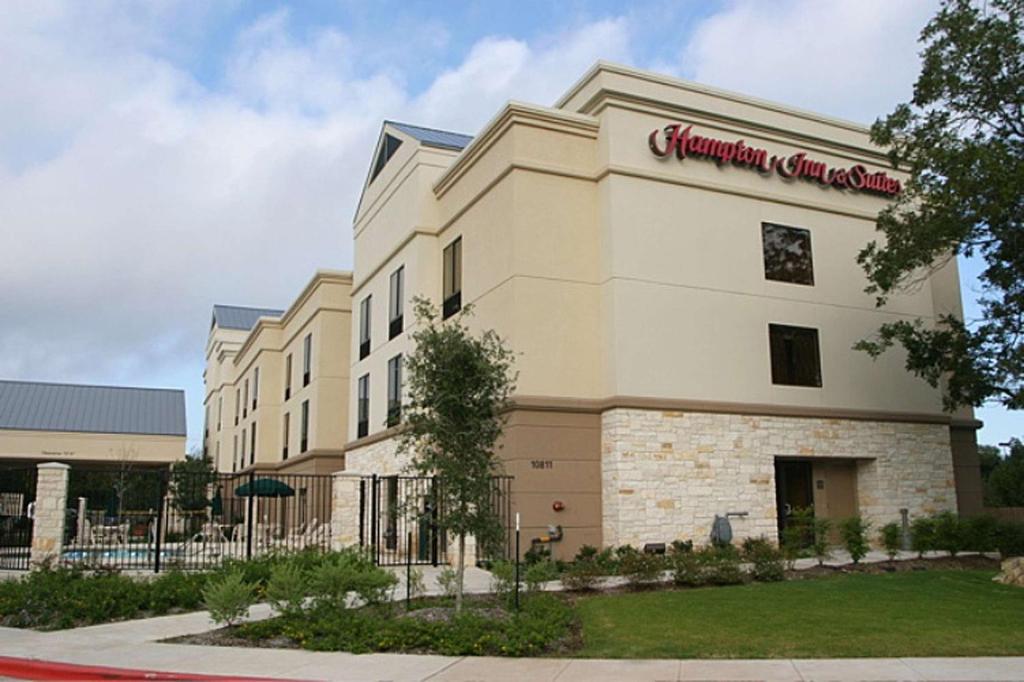Hampton Inn & Suites Austin Cedar Park-Lakeline photo 1