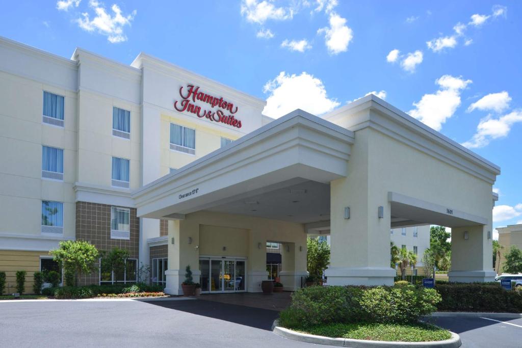 Hampton Inn & Suites Ocala image