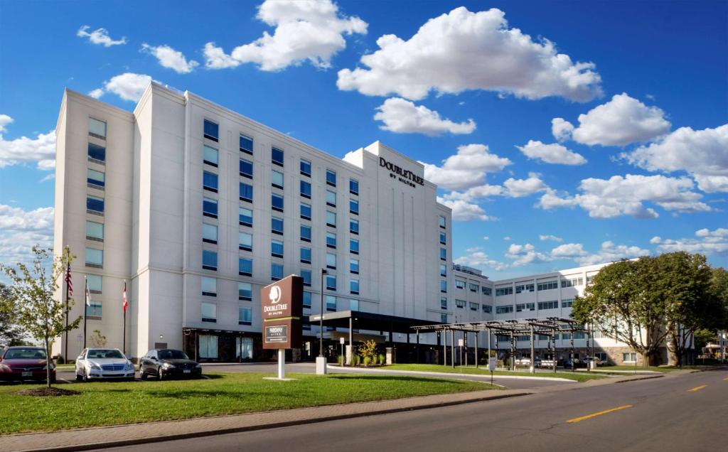 DoubleTree by Hilton Hotel Niagara Falls New York image