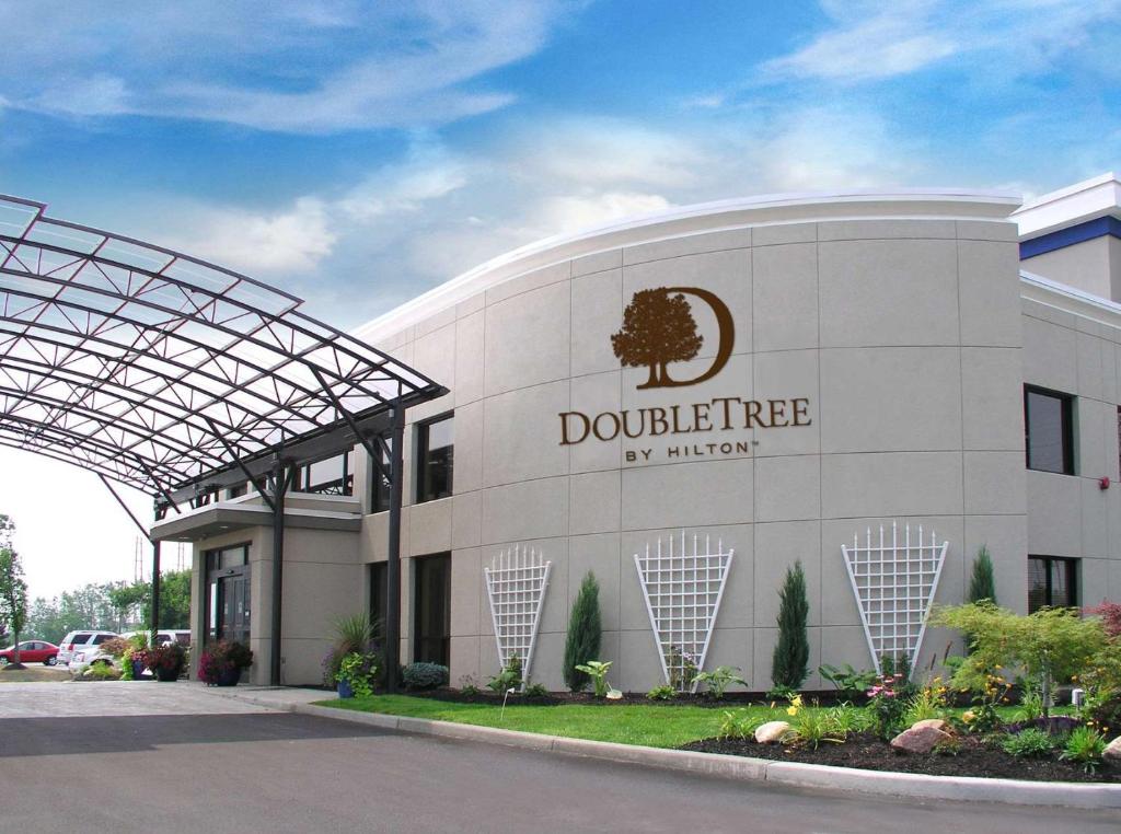 DoubleTree by Hilton Hotel Buffalo - Amherst image