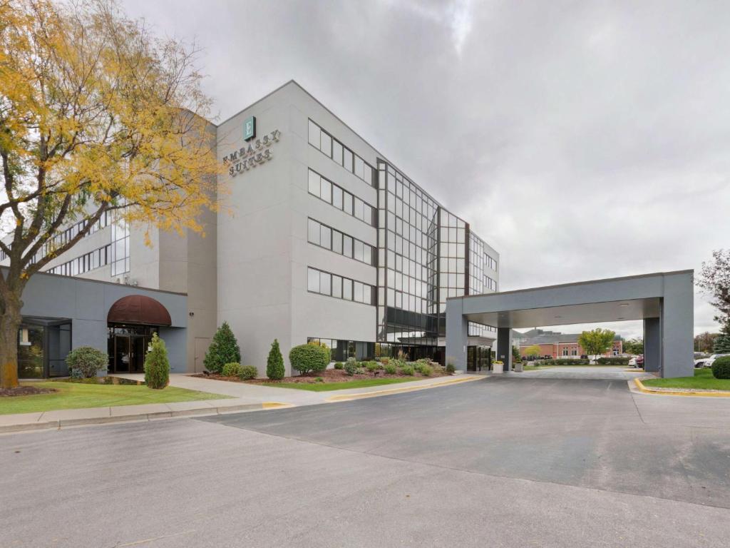 Embassy Suites by Hilton Milwaukee Brookfield image