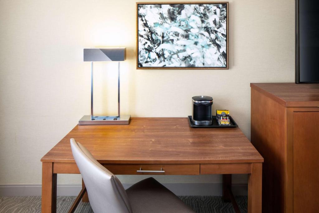 DoubleTree by Hilton Ann Arbor North Room Type - King Room