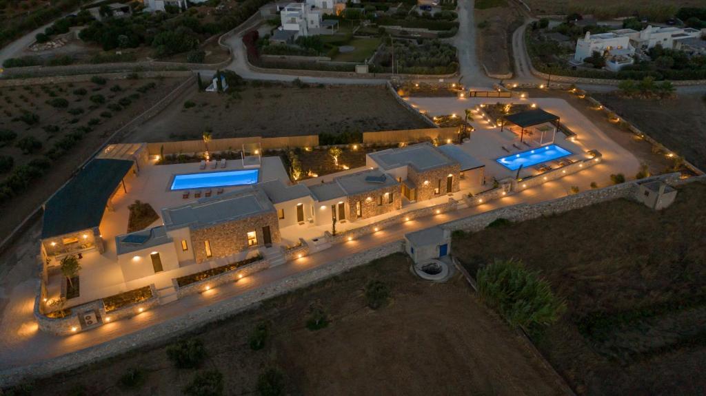 Nuovo Paros-Property of 2 sustainable luxury beach villas photo 4