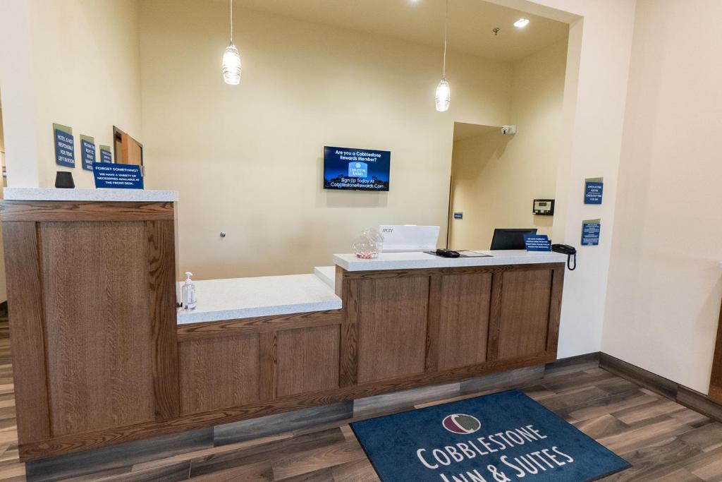 Cobblestone Hotel & Suites-Sheldon photo 3