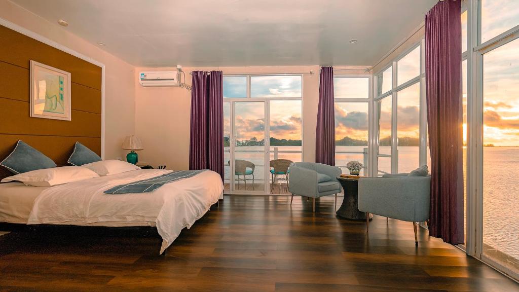 Seaward 270 degrees deluxe ocean view room with queen bed photo 3