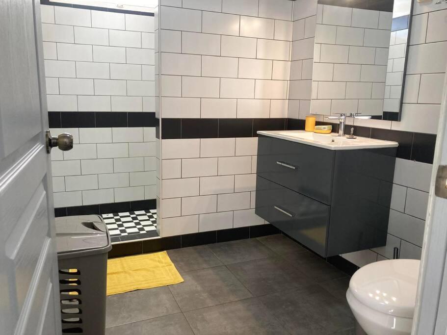 FARE ARUE maison spacieuse avec 2 chambres et 2 salles de bain photo 4