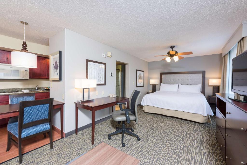 Homewood Suites by Hilton Bloomington - Tap to explore photos