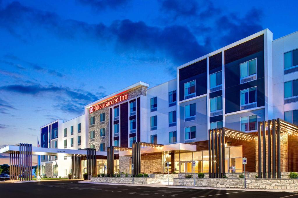 Hilton Garden Inn Cedar Rapids image