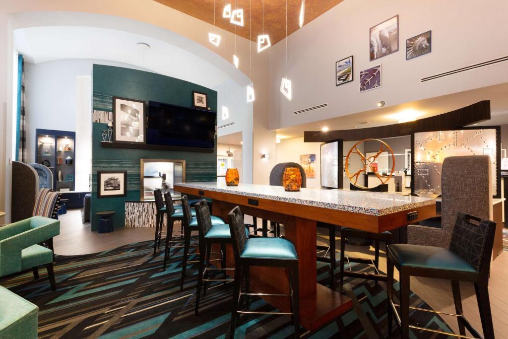 Hampton Inn & Suites Herndon-Reston photo 2