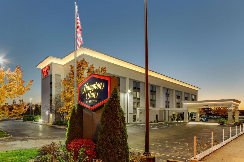 Hampton Inn Springfield photo 1
