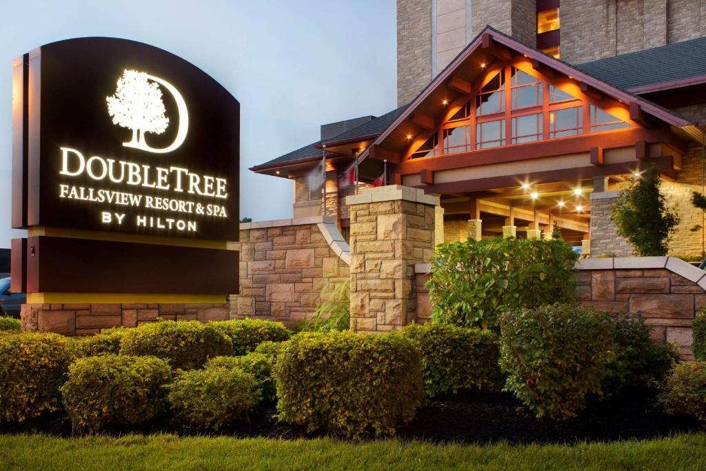 DoubleTree Fallsview Resort & Spa by Hilton - Niagara Falls photo 3