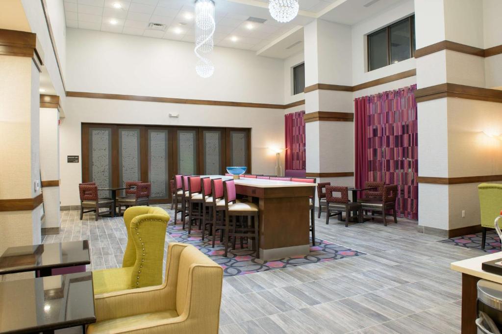 Hampton Inn & Suites Bay City photo 2