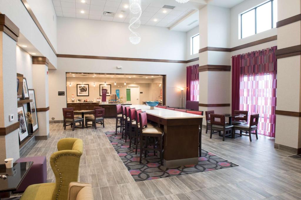 Hampton Inn & Suites Bay City photo 3