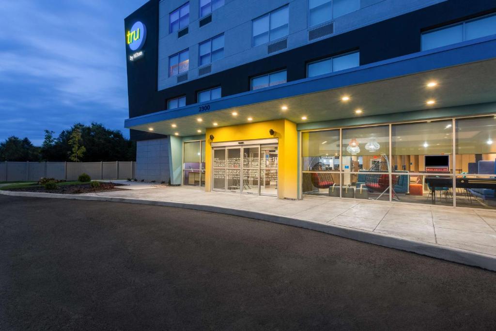 Tru By Hilton Radford photo 2