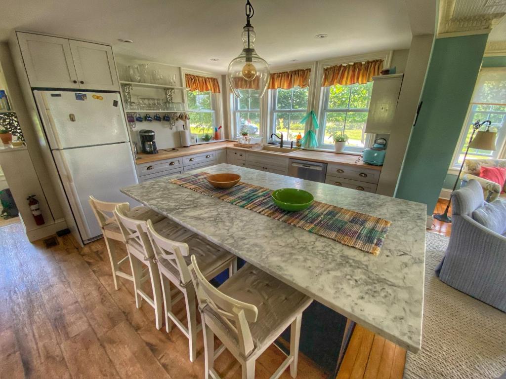 Loyalist Lakehouse with Private Beach photo 2