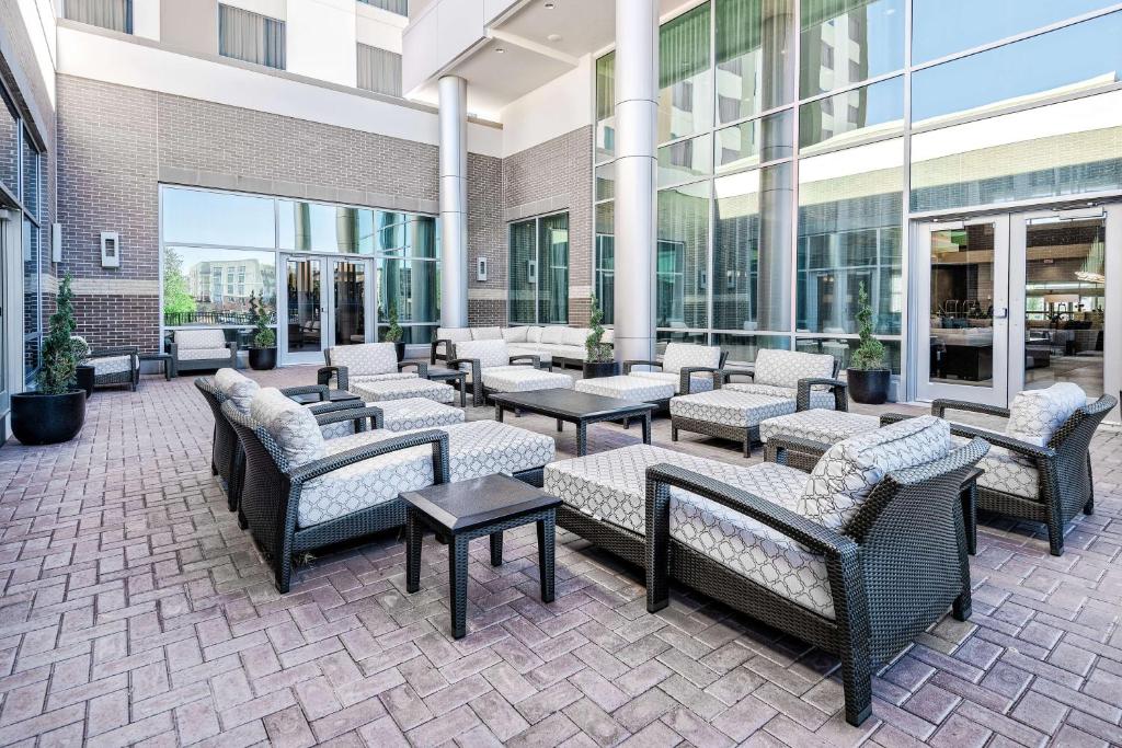 Embassy Suites By Hilton College Station photo 1