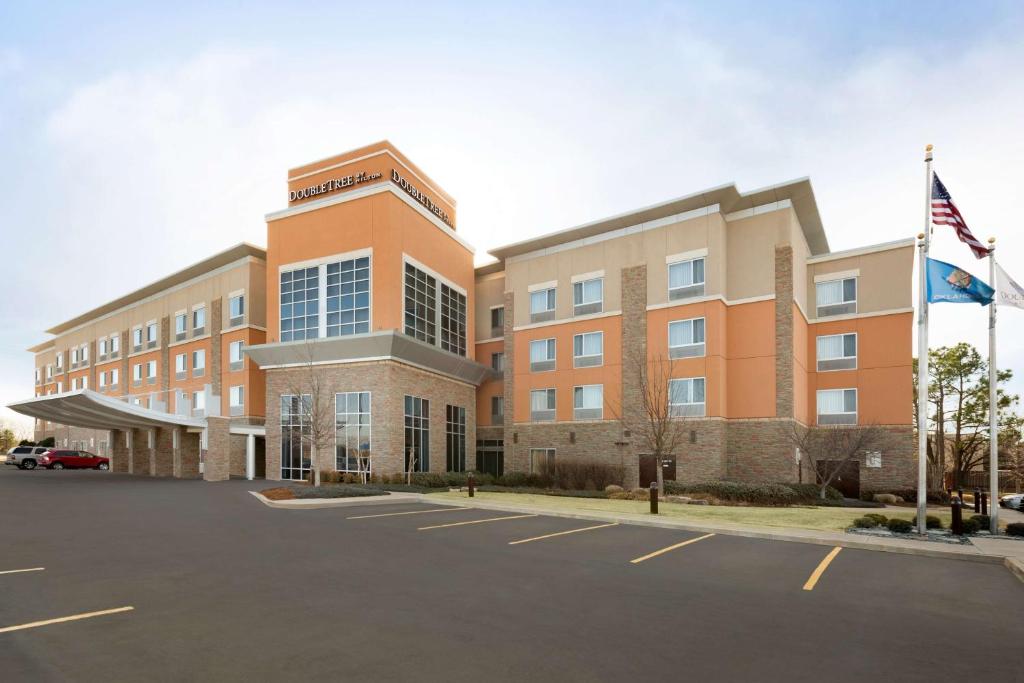 DoubleTree by Hilton Hotel Oklahoma City Airport image