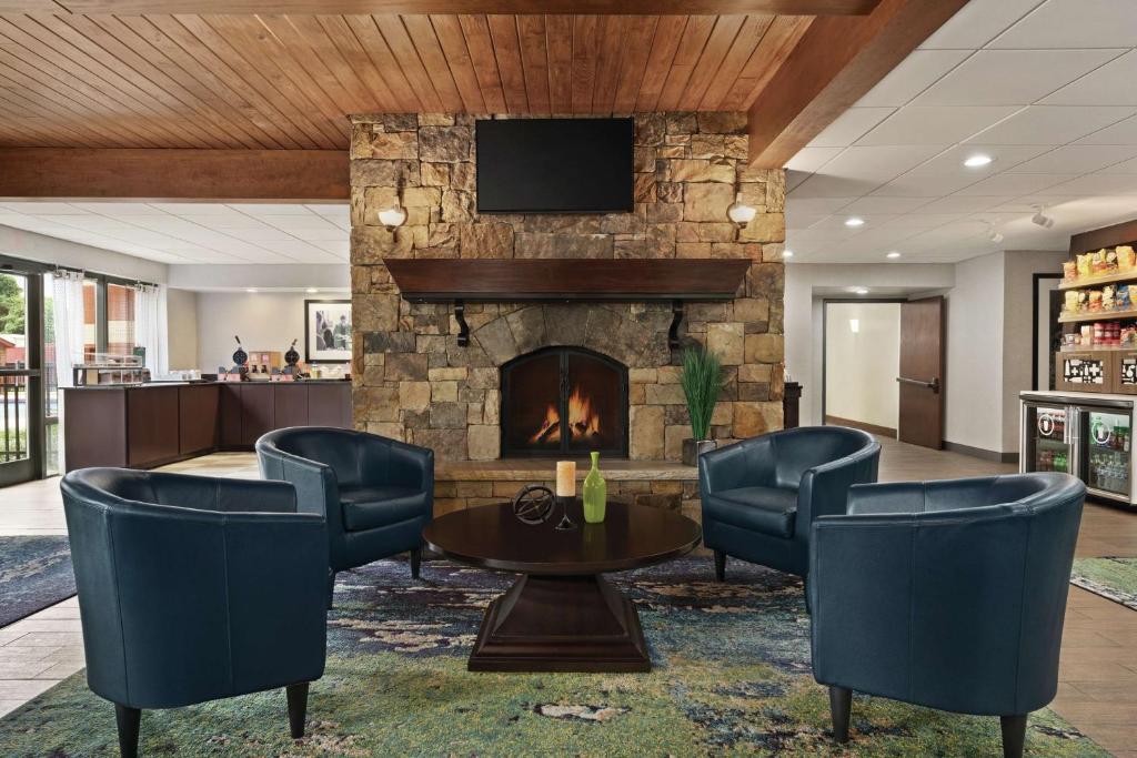 Hampton Inn Atlanta-Stone Mountain photo 2
