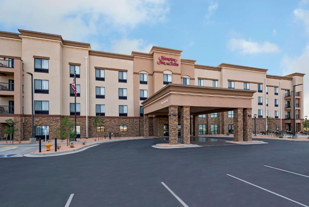 Hampton Inn & Suites Page - Lake Powell image