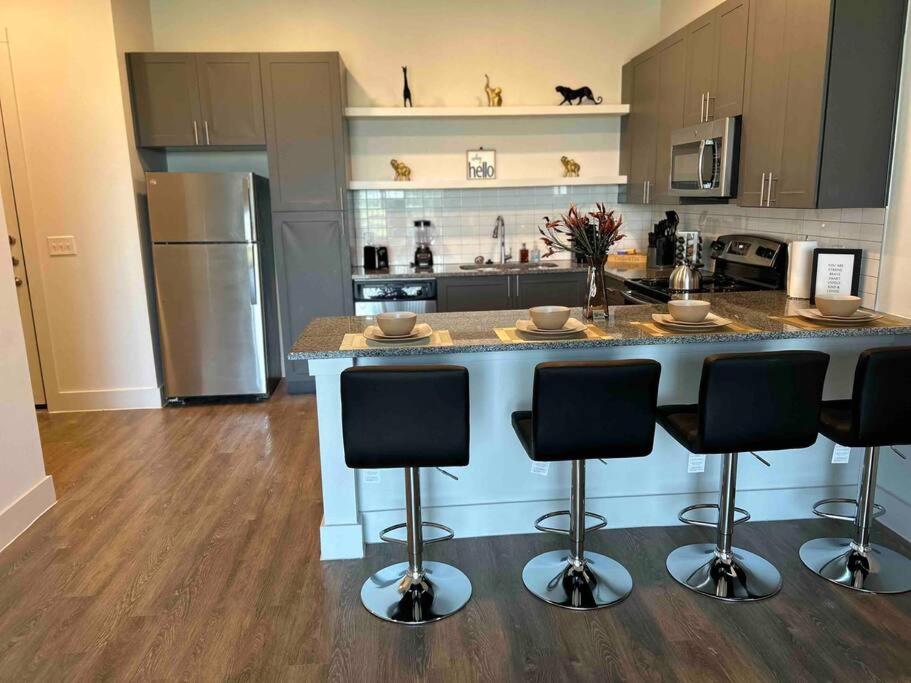 37 Cozy King w Resort Amenities photo 1