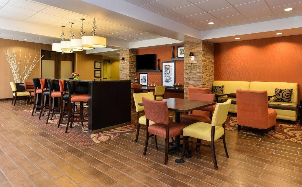 Hampton Inn Clinton photo 3