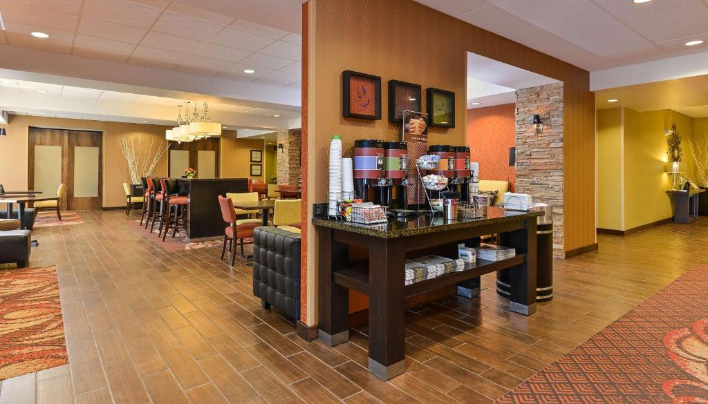 Hampton Inn Clinton photo 4