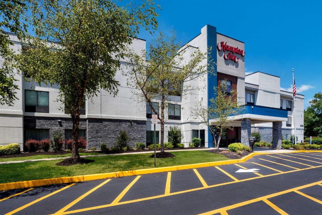 Hampton Inn Princeton image