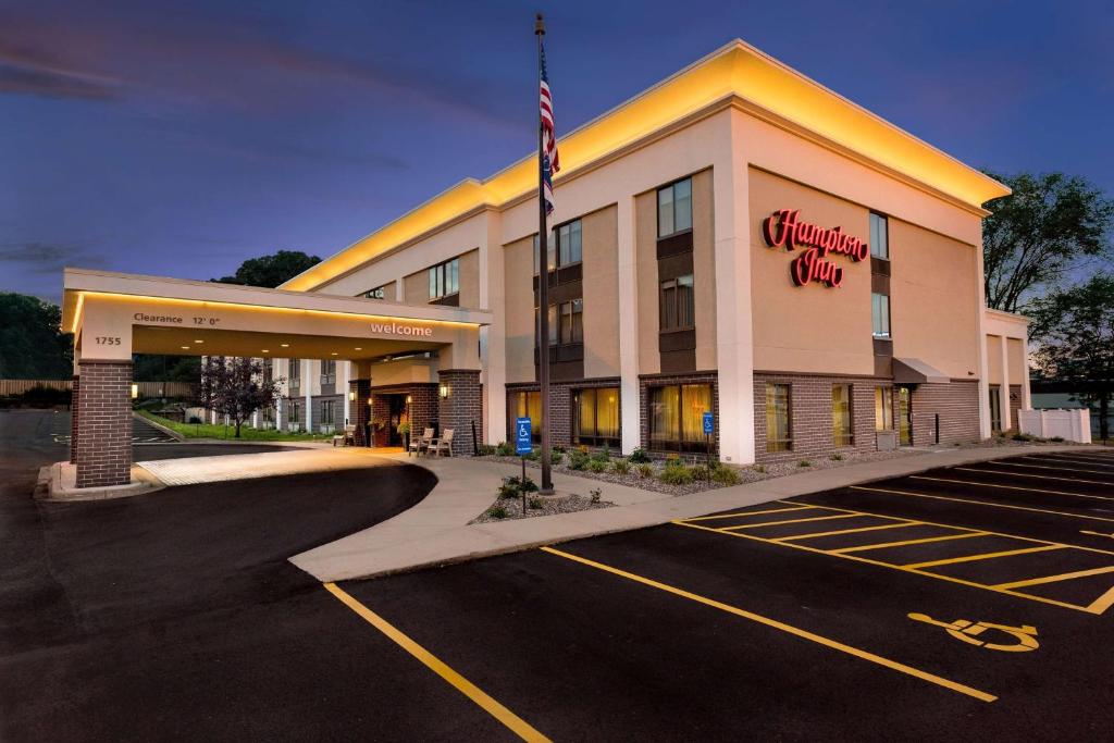 Hampton Inn Rochester-South image