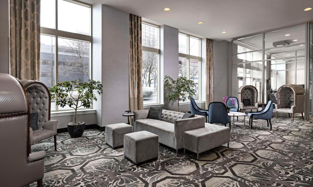 DoubleTree Suites by Hilton Hotel Detroit Downtown - Fort Shelby photo 4