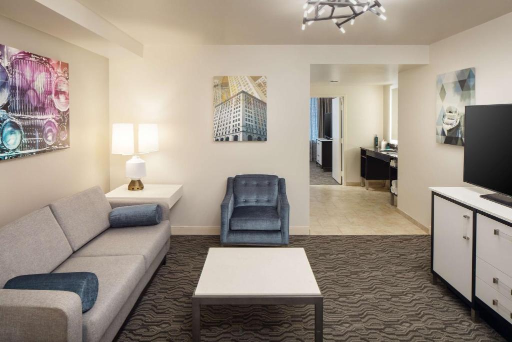 DoubleTree Suites by Hilton Hotel Detroit Downtown - Fort Shelby image