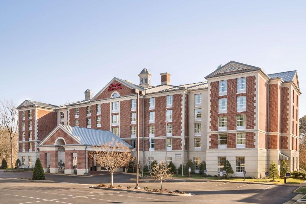Hampton Inn & Suites Williamsburg-Central image