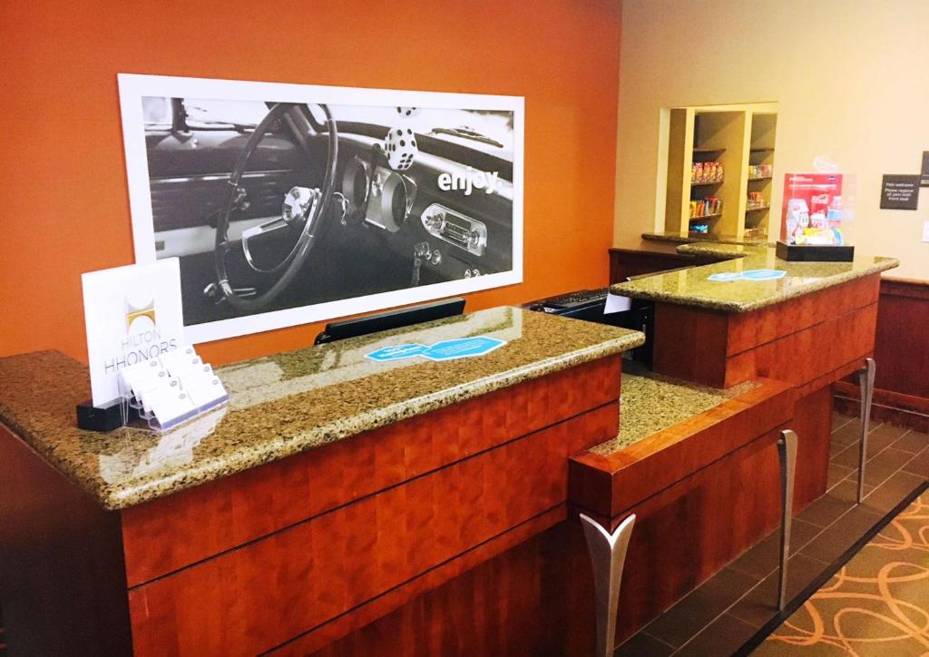 Hampton Inn & Suites Chesapeake-Battlefield Boulevard photo 2