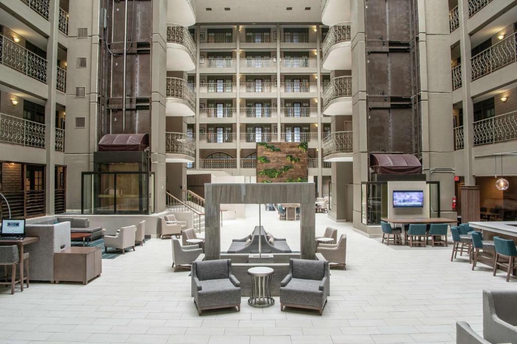 Embassy Suites by Hilton Chicago Schaumburg Woodfield image