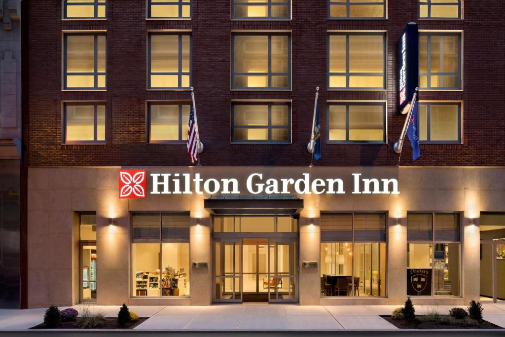 Hilton Garden Inn New York Times Square South image