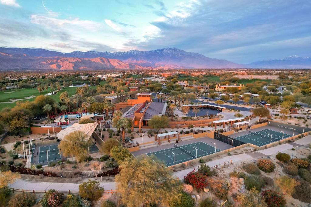 Hilton Grand Vacations Club Palm Desert image