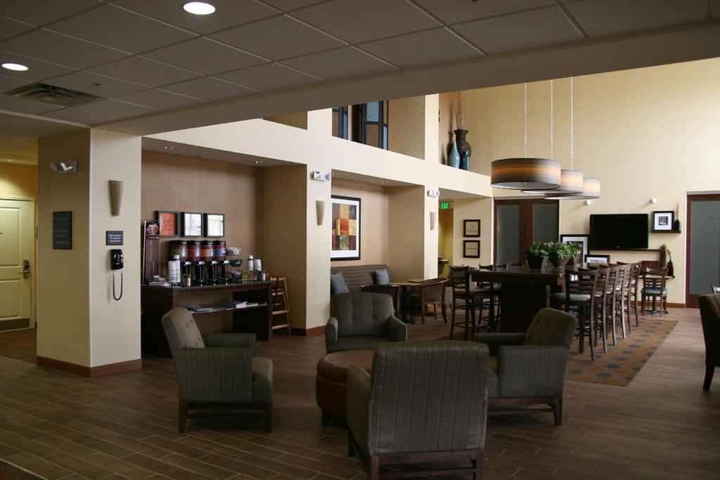 Hampton Inn and Suites Pueblo/North photo 3