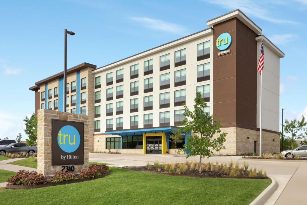 Tru By Hilton Frisco Dallas, TX image