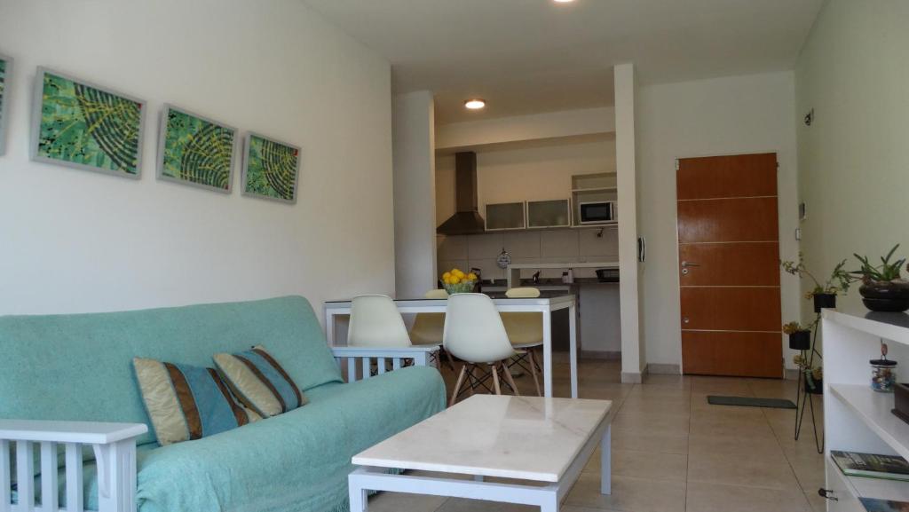 Departamento de dos ambientes a 60 metros de la plaza de Adrogué