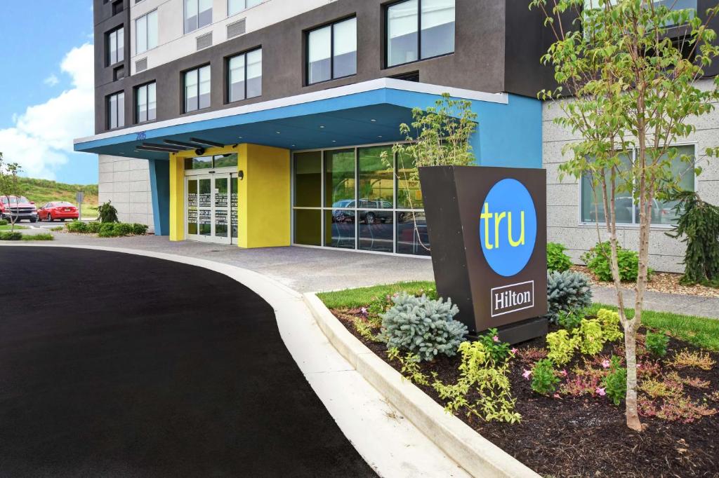 Tru by Hilton Pigeon Forge, TN image