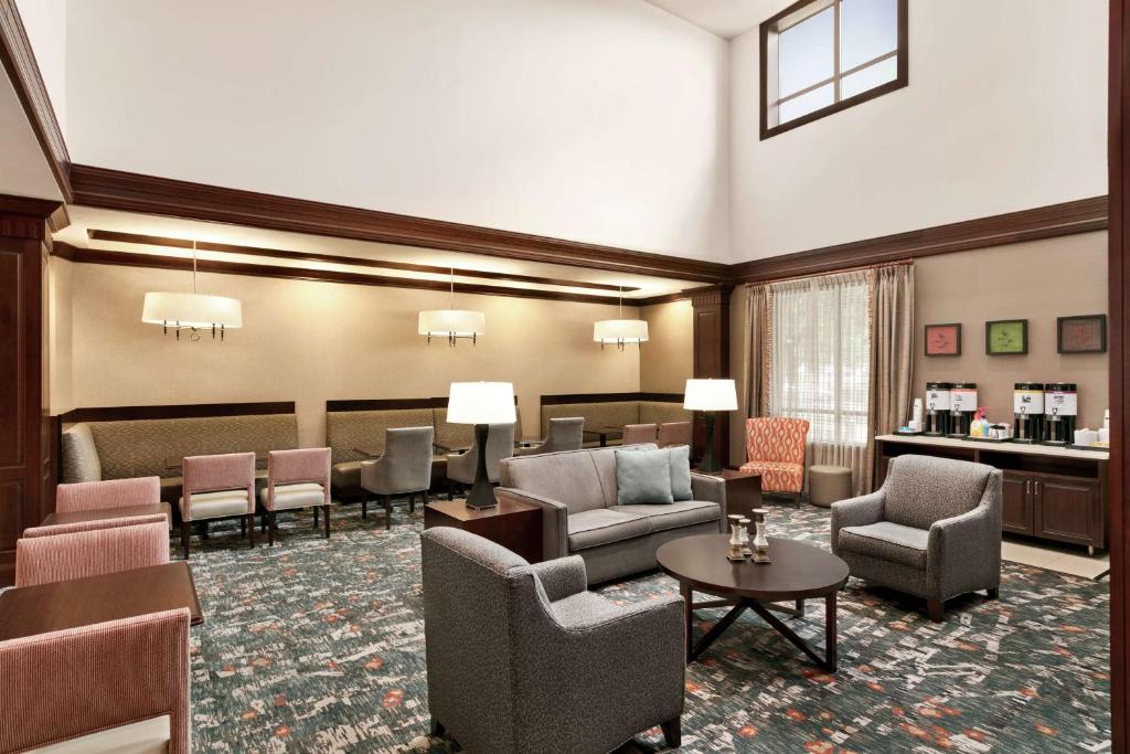 Hampton Inn & Suites Washington-Dulles International Airport photo 2