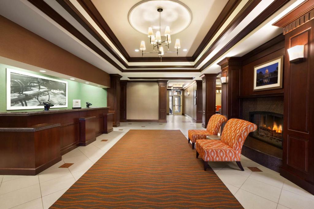Hampton Inn & Suites Washington-Dulles International Airport photo 3