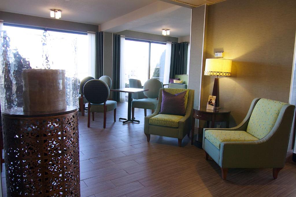 Hampton Inn Winchester-University/ Mall photo 2