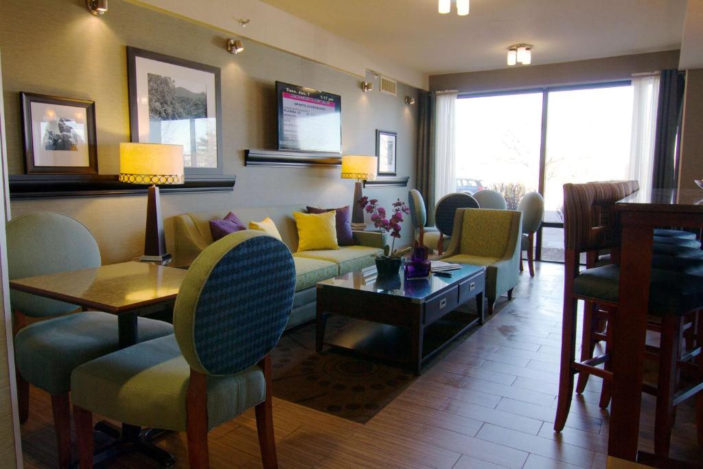 Hampton Inn Winchester-University/ Mall photo 4