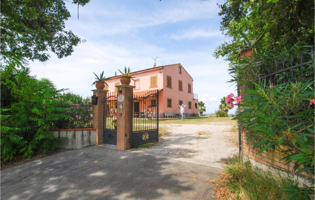 Awesome Home In Fermo With Outdoor Swimming Pool, Wifi And 2 Bedrooms photo 1