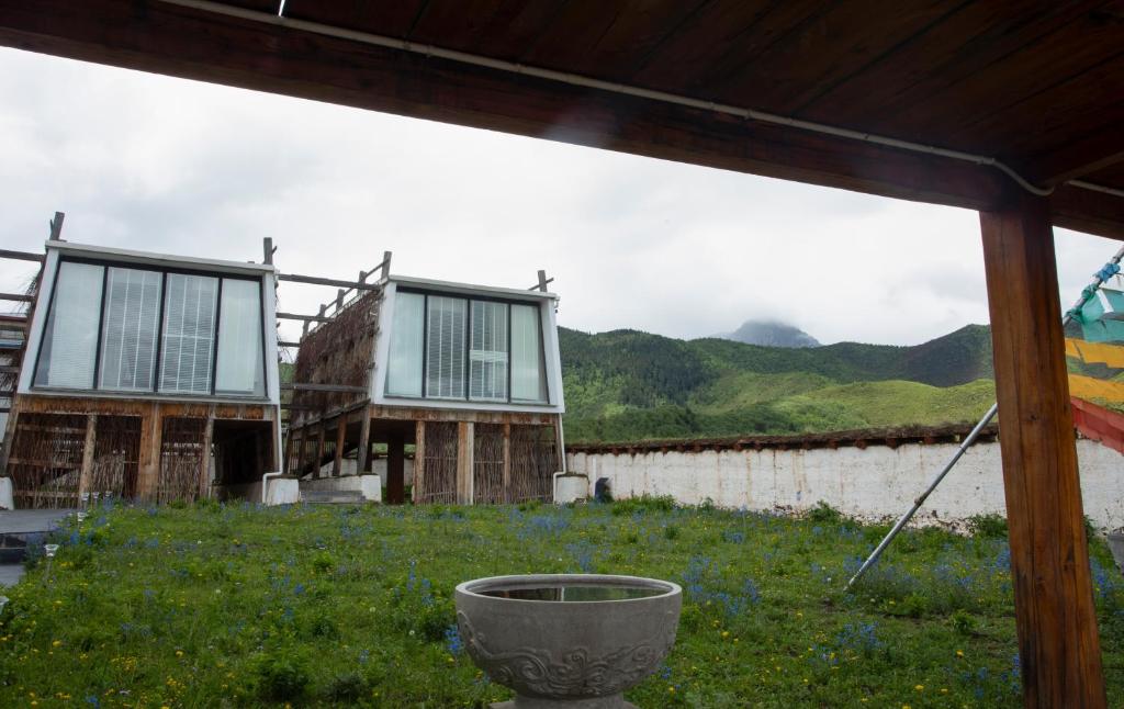 Shangri-La Salloi Rustic Luxury Hotel photo 2