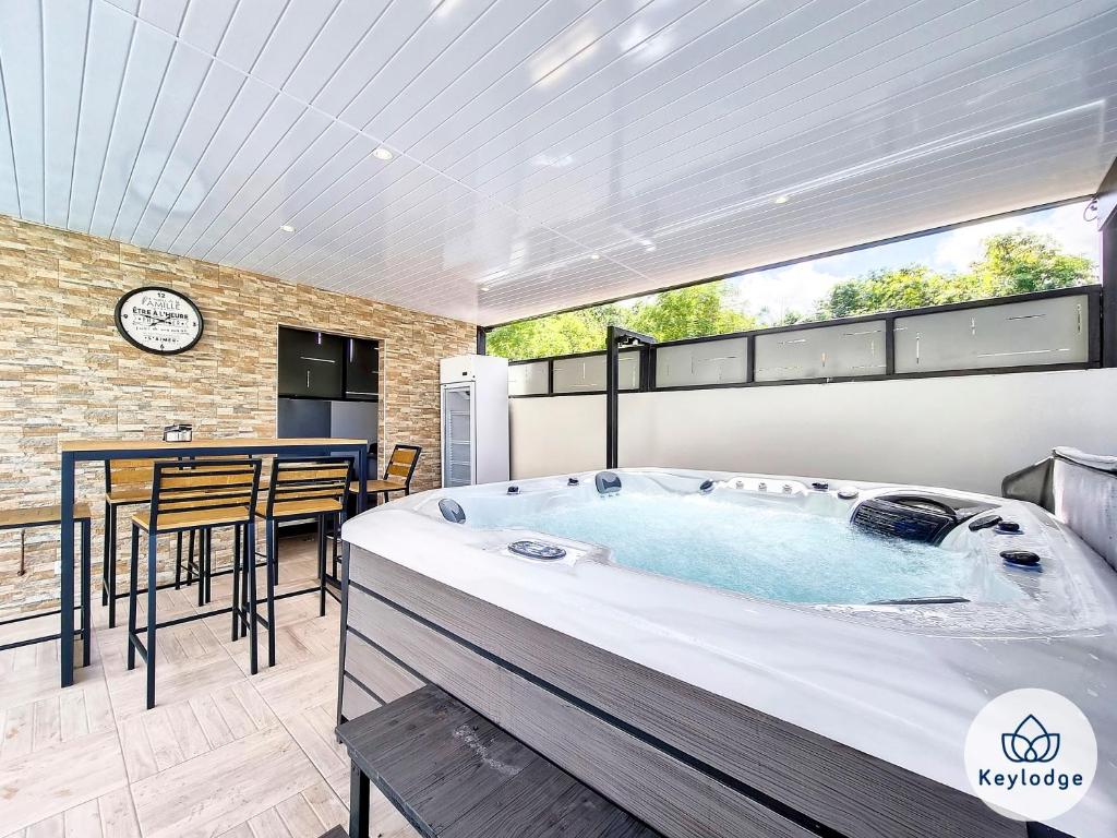 F7 - Villa Casa del Amor, classée 3 étoiles - 170m2 - avec piscine et jacuzzi - Saint-Joseph photo 1