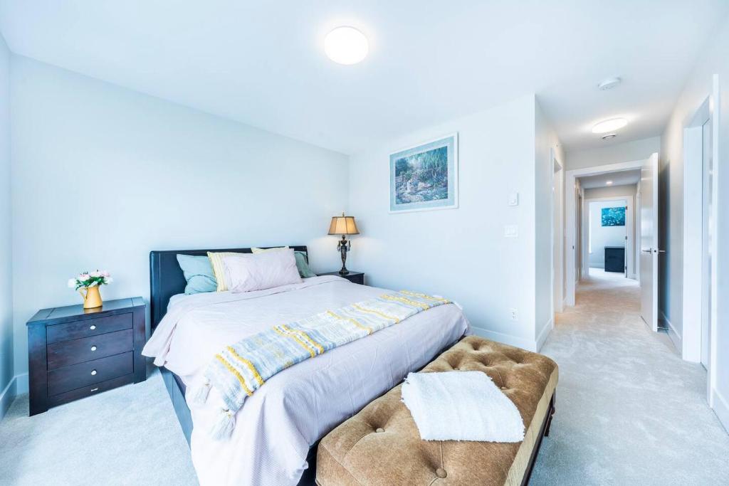 Brand new four bedroom townhome photo 2